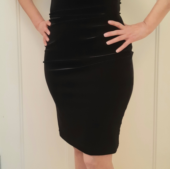 🎄Jessica dress. Perfect for the holidays! - Picture 3 of 5